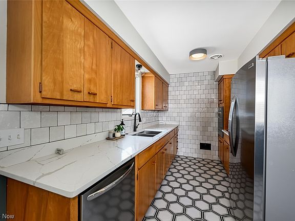 5th image of 3741 Orchard St