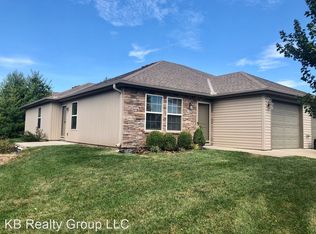141 SE Rose Garden Ln, Blue Springs, MO 64064