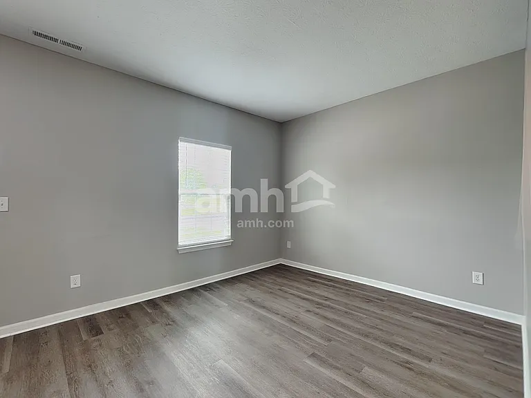 676 Classic Ln — Photo 8
