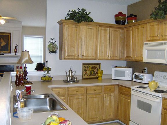 fabulous kitchen w/large pantry, tons of counterspace