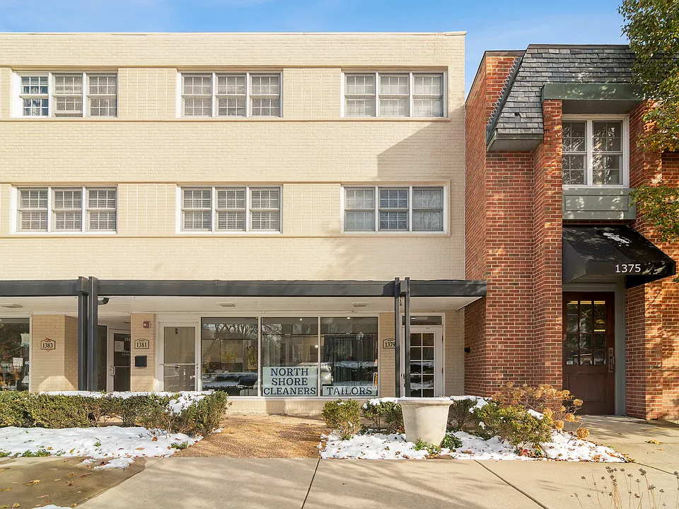 1379 N Western Ave #3A