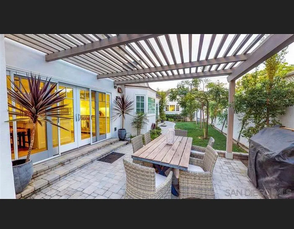 5 bed, 5.5 bath, 3609 sqft, $14,995 — Photo 1