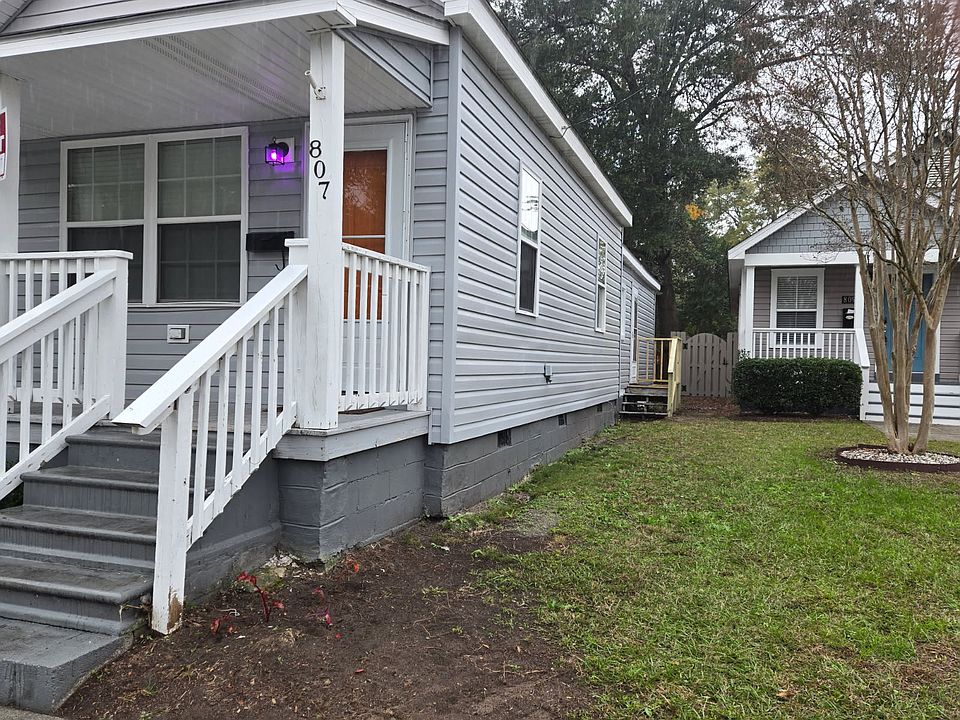 Front view/ side Porch