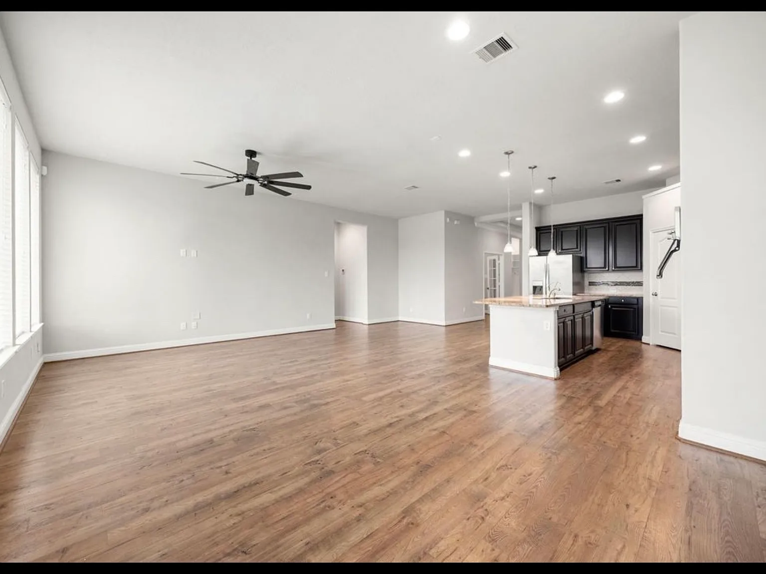 3 bed, 2.5 bath, 2090 sqft, $2,224 — Photo 4