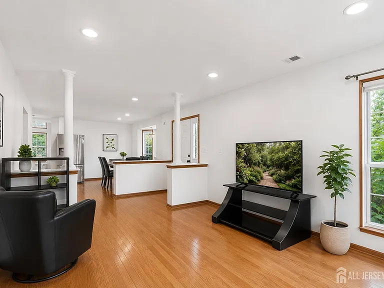101 Wellington Park Dr — Photo 10