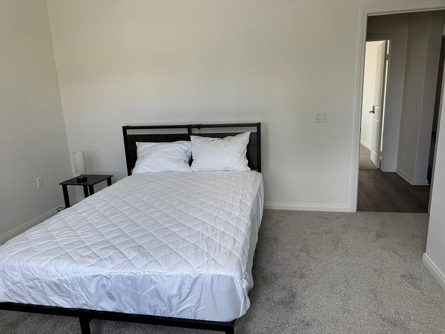 2 bed, 1.0 bath, 3267 sqft, $1,408 — Photo 1