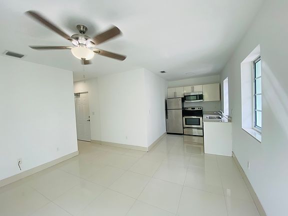 4th image of 6893 Bay Dr #200