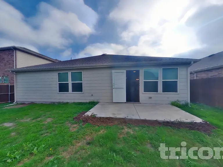 1023 Spofford Dr — Photo 16