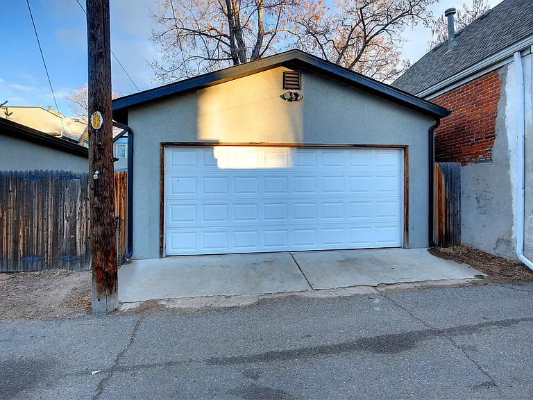 2081 N Ogden St — Photo 35