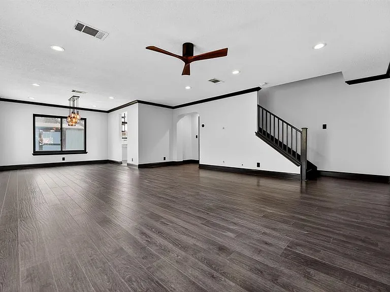 8409 Nairn Dr — Photo 3