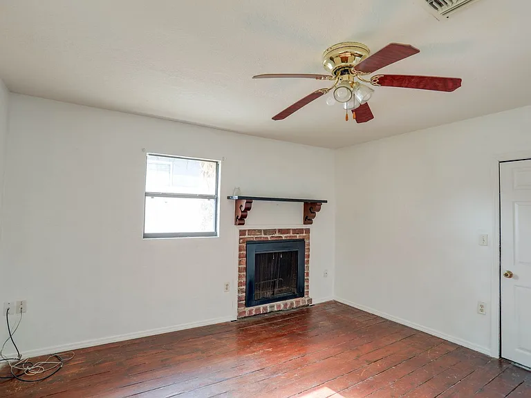 2960 Leslie Dr — Photo 11