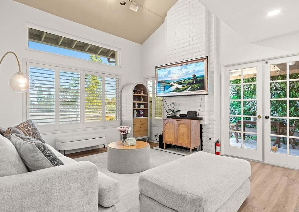 1st image of 17597 Fairlie Rd
