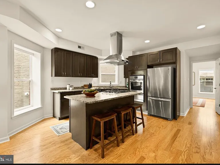 760 Gresham Pl NW — Photo 20