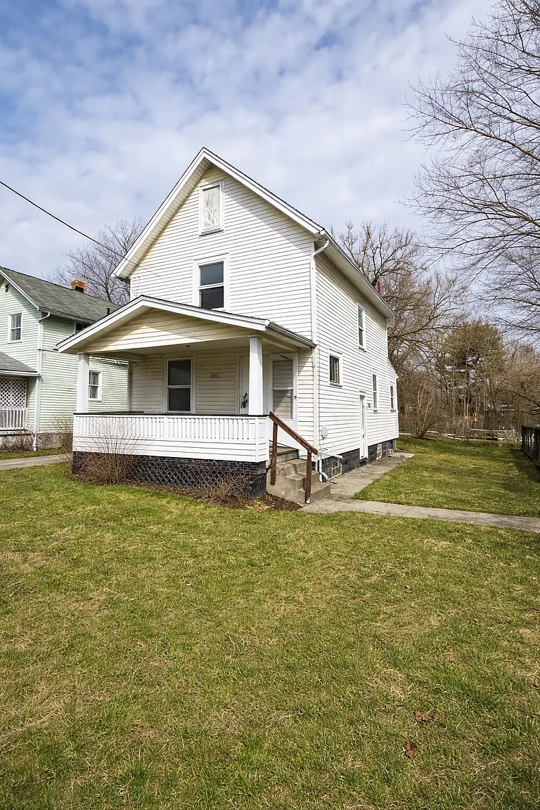 2213 17th St NE photo 1