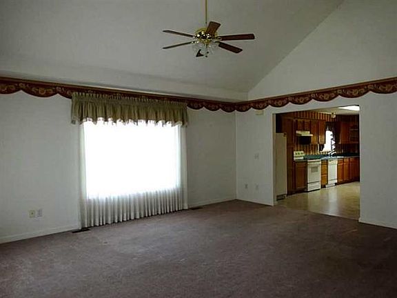 3rd image of 233 Village Ct