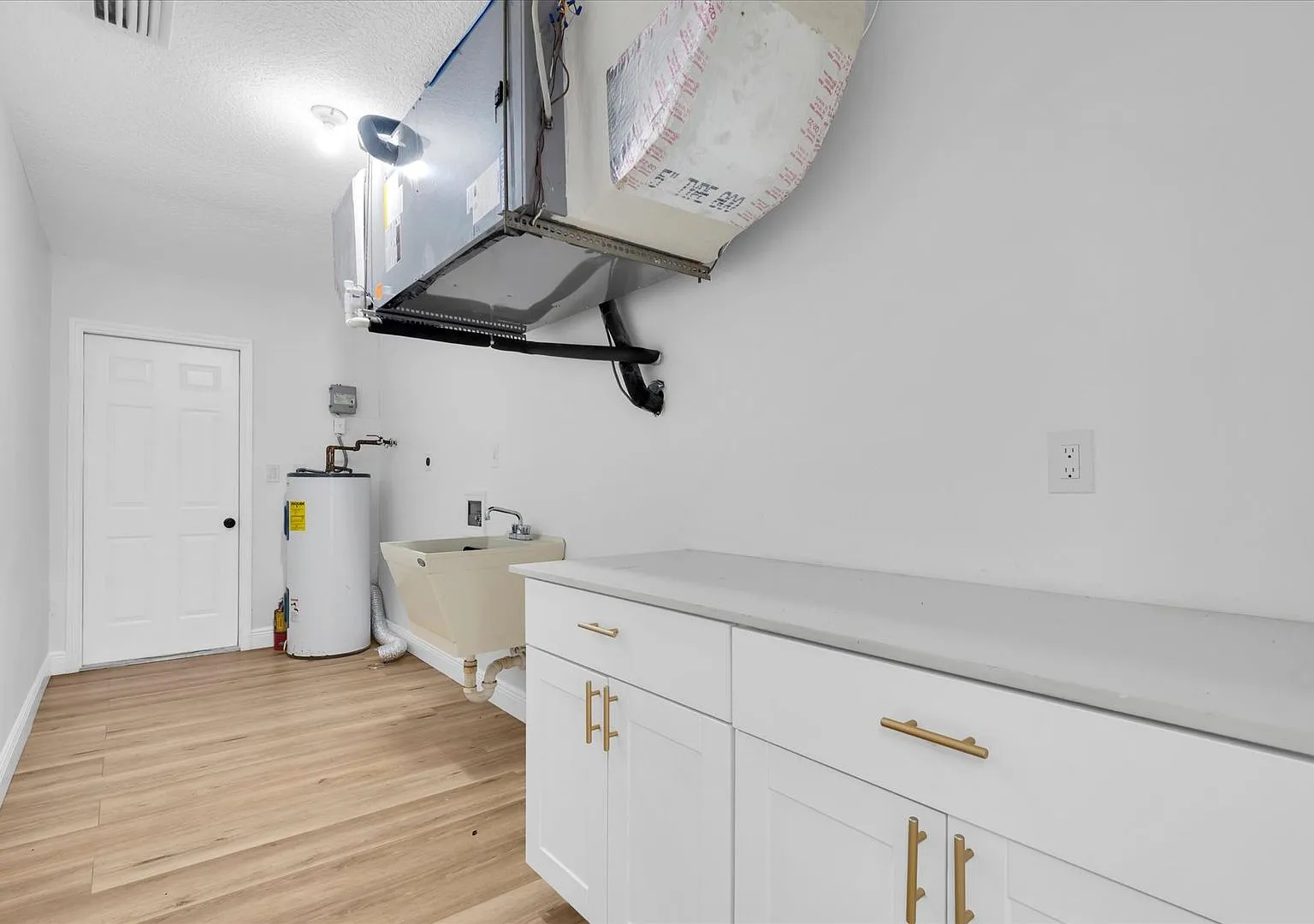 3 Bedroom in Palmetto Available Now! - Free Application — Photo 3