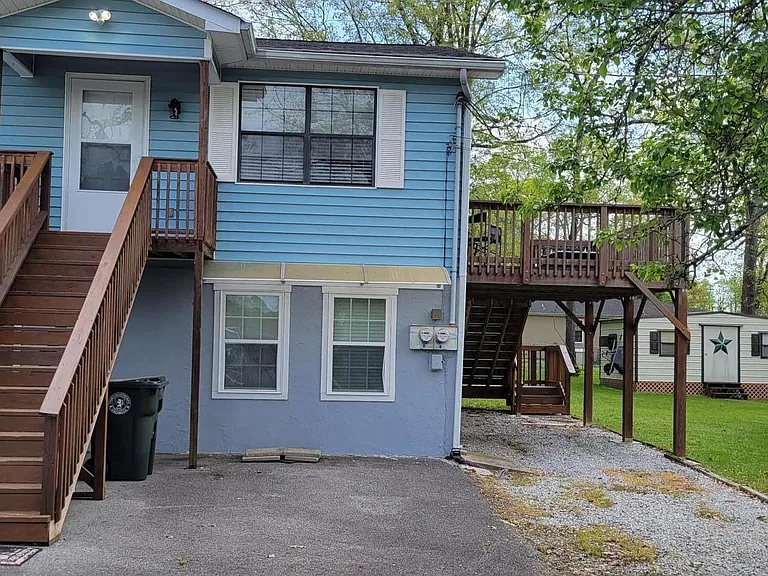 Smith Ln — Photo 1
