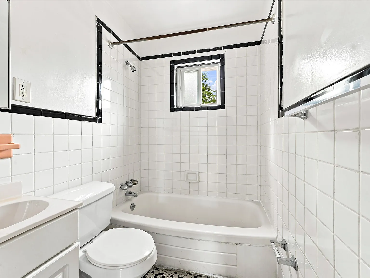 1 bed, $1,050 — Photo 3