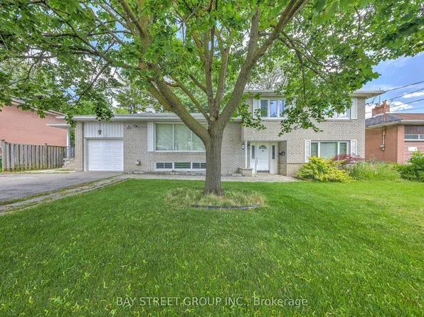 99 Grantbrook St, Toronto, ON M2R 2G2