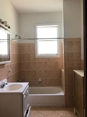3rd image of 215 W 70th St #4