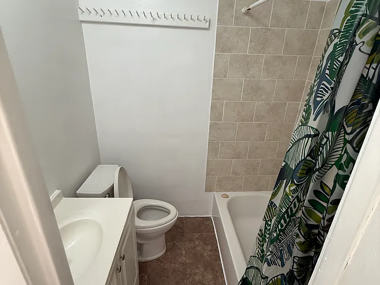 549 Jennings Ave — Photo 10