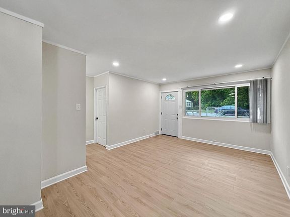 5th image of 7905 Greenleaf Rd