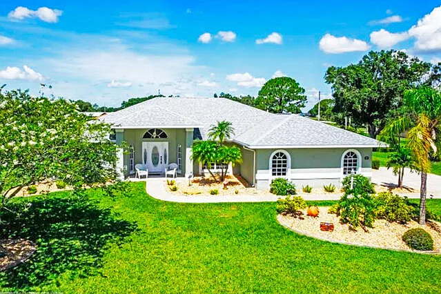 3 bed, 2.0 bath, 2125 sqft, $3,350 — Photo 4