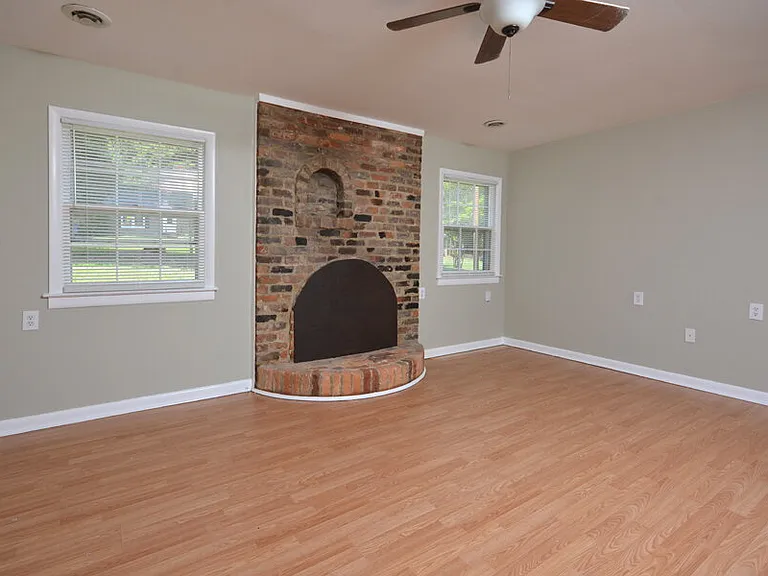 119 Monterey Ln — Photo 24