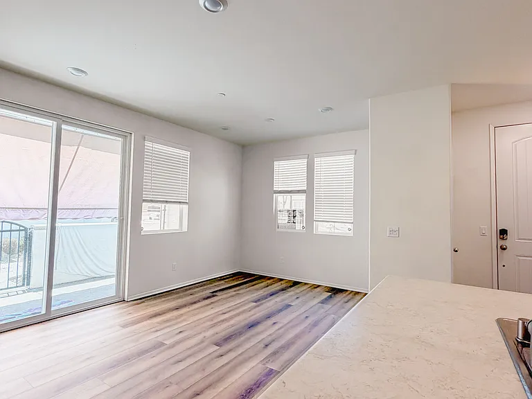30422 Town Square Dr — Photo 8