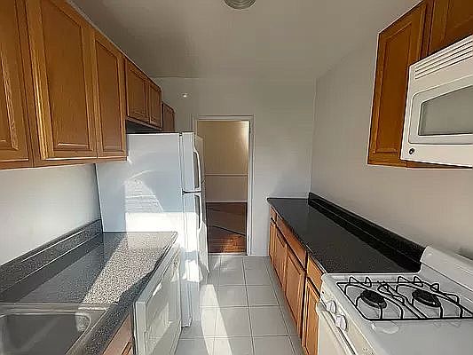 3rd image of 500 W 235th St APT 5E