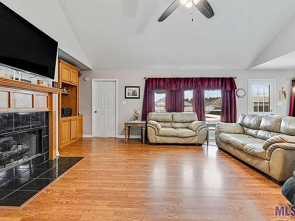 5th image of 35970 Wilmington Ave