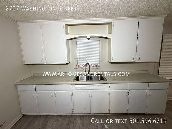5th image of 2707 Washington St