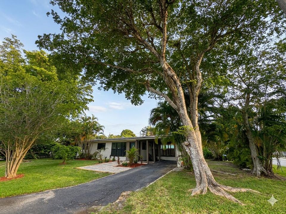 1st image of 2513 NW 8th Avenue
