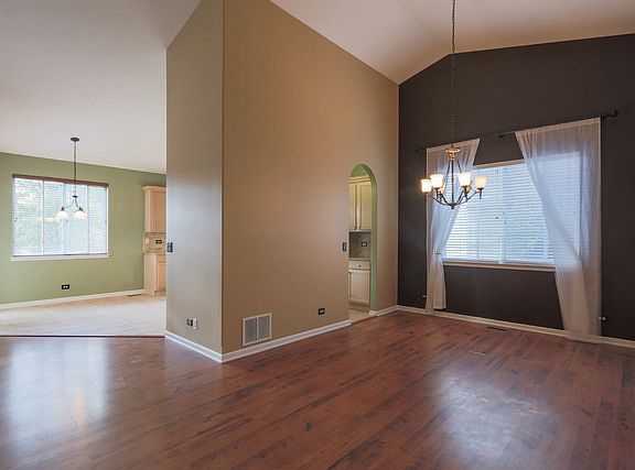 3rd image of 3093 Fairmont Ave