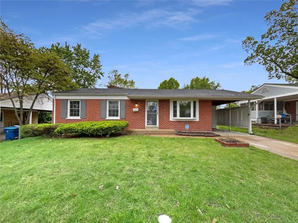 1900 Caposele Ln, Hazelwood, MO 63042