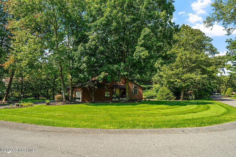 5th image of 217 W Bentwood Court