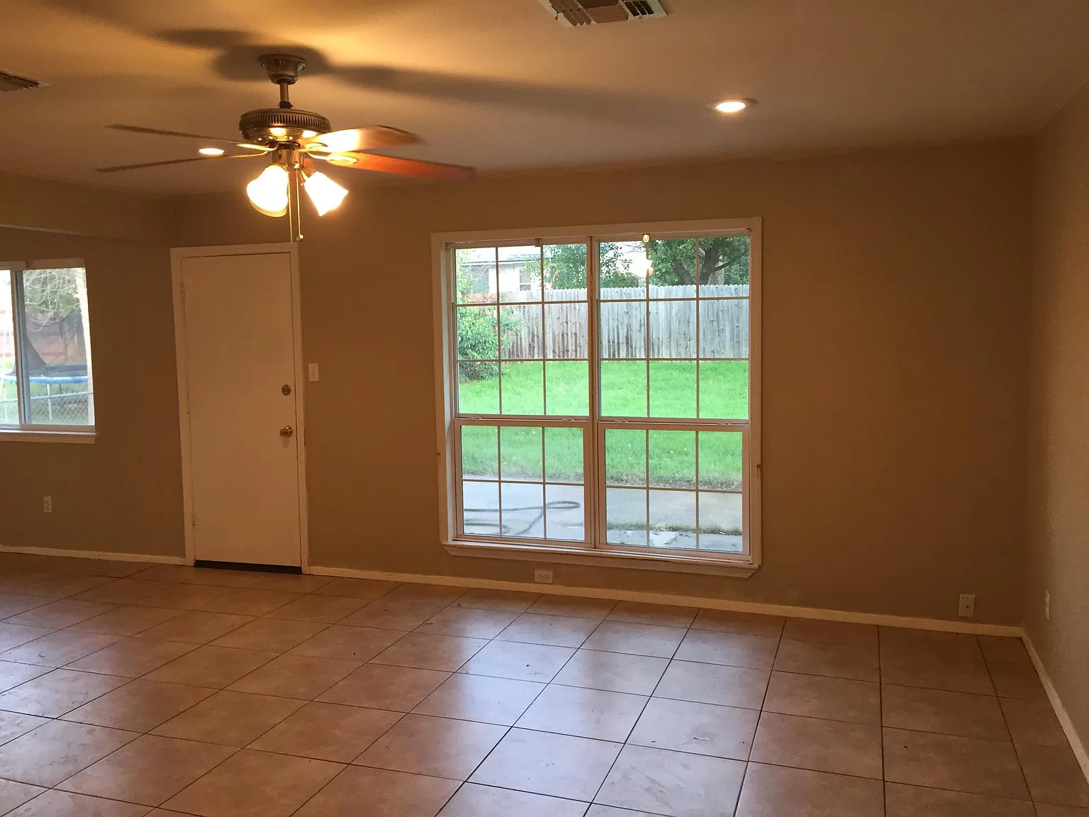 4 bed, 1447 sqft, $1,875 — Photo 2