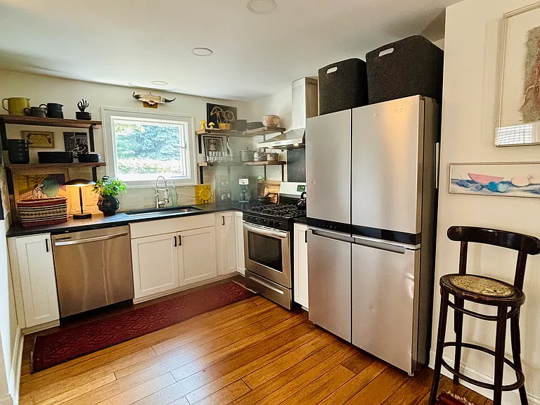 843 College Ave — Photo 6