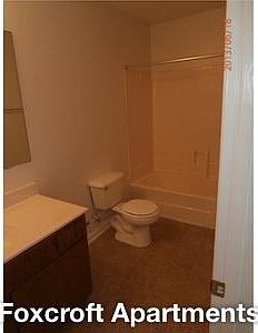 2nd image of 603 Foxcroft Ter APT B5