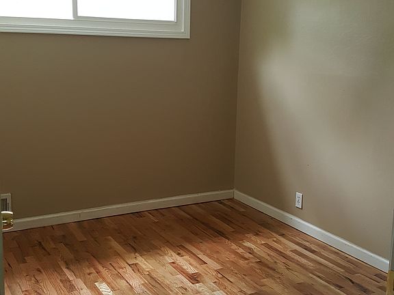 5th image of 299 W Hopkins Ave