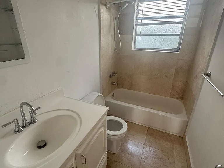 1316 NE 105th St #104 — Photo 12