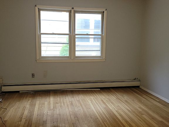 4th image of 2214 Halsey St Floor 1