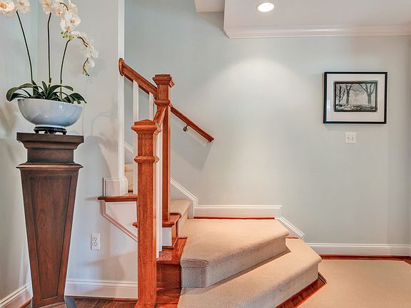 5th image of 265 Finial Ave