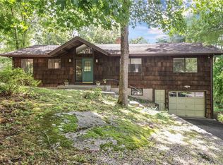 8 Red Oak Ln, Mount Kisco, NY 10549