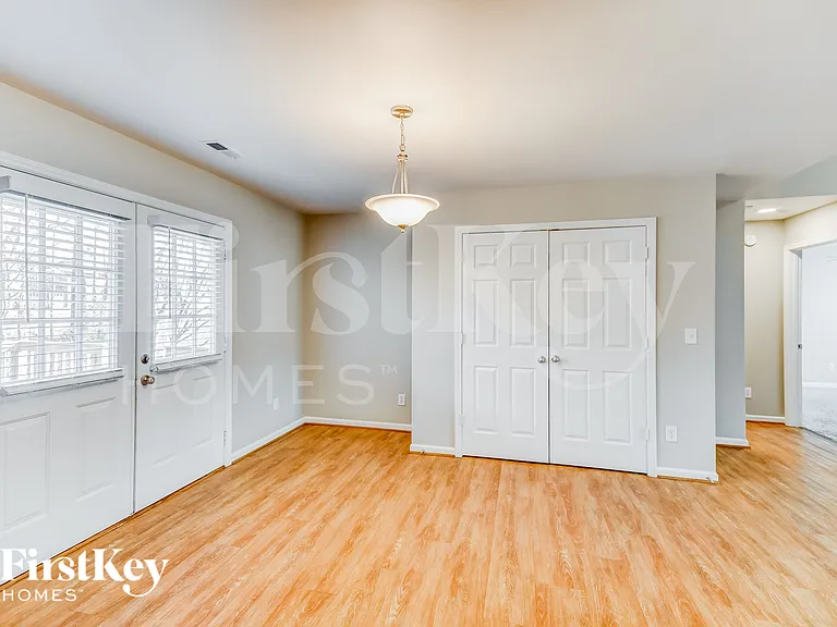 290 Mill Rd — Photo 5