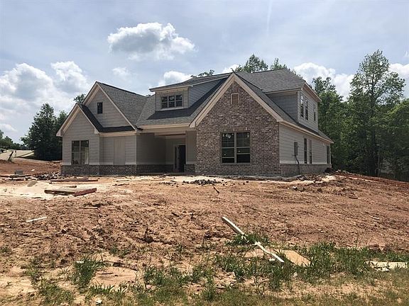 2nd image of 803 Lake Crest Dr