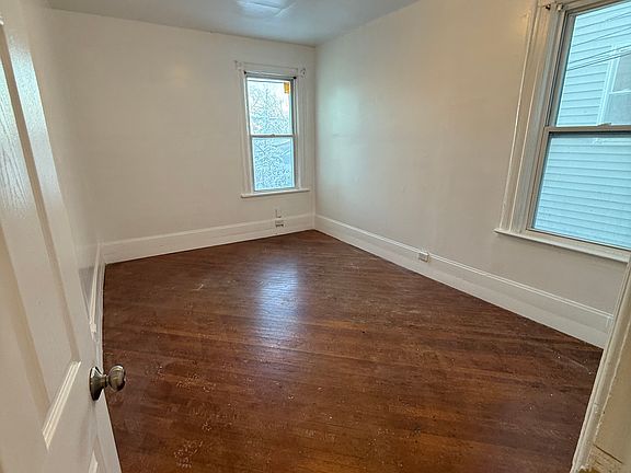 4th image of 394 N Grove St
