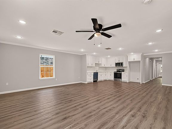 4th image of 7414 S Hall St