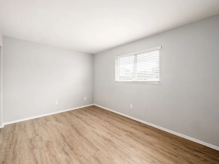 593 Riverview Dr #K — Photo 18