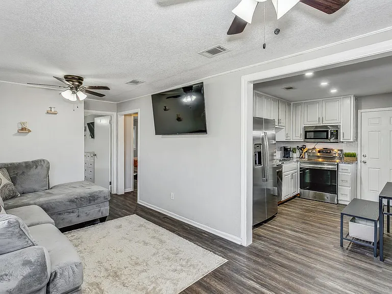 1205 Poppy Ave #B — Photo 1